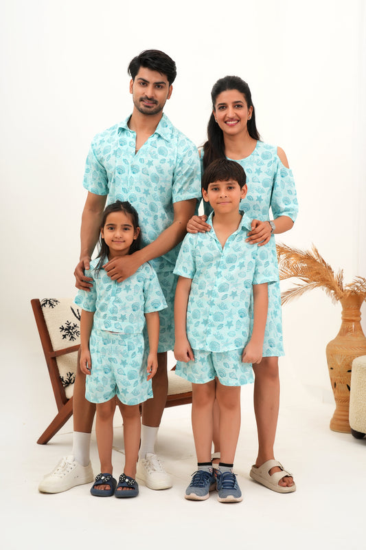 Family Matching Vacation Outfits – Coordinated Tropical Print Apparel