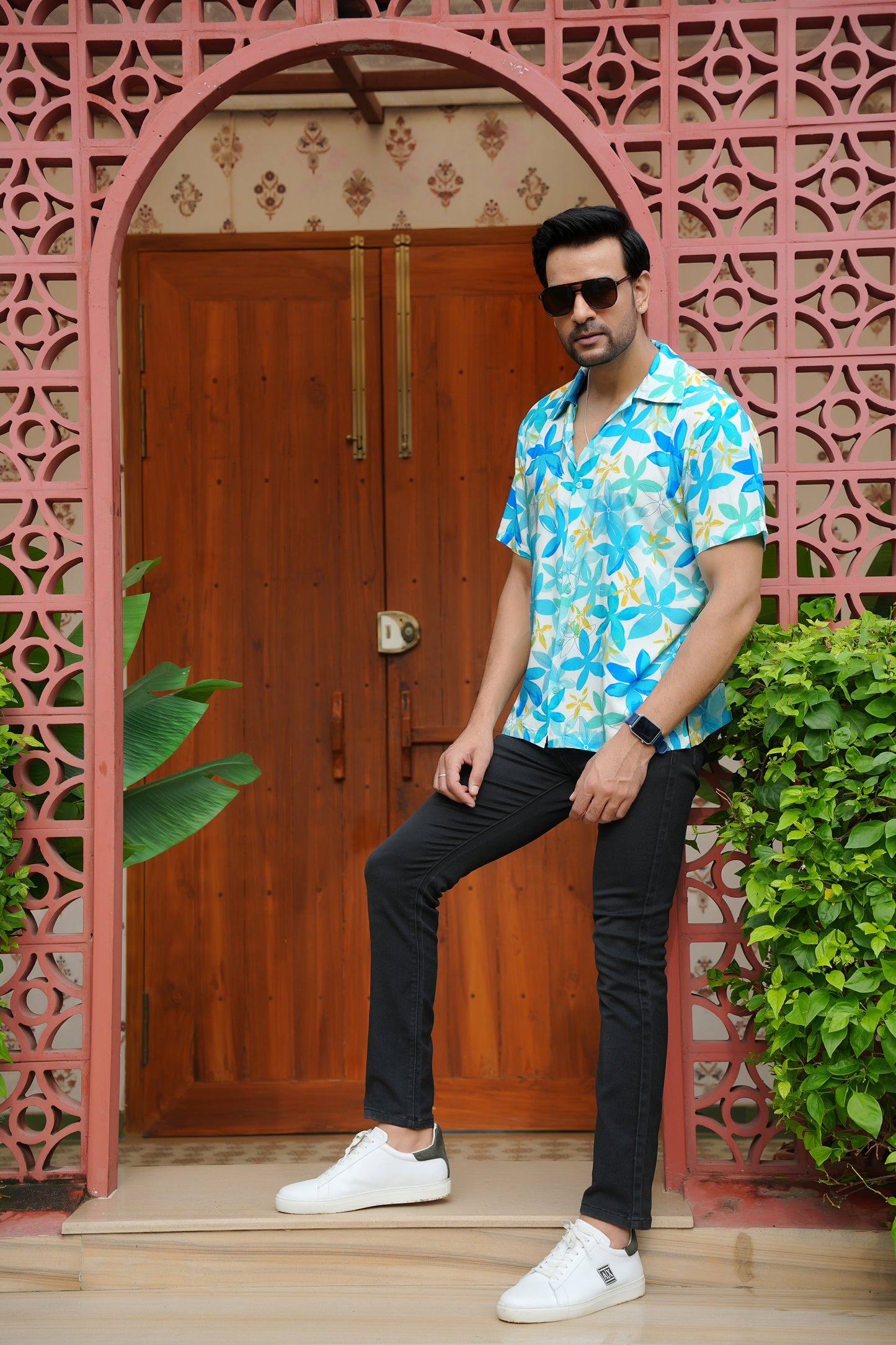 Mens Short Sleeve Beach Shirt – Pool Party and Holiday Wear