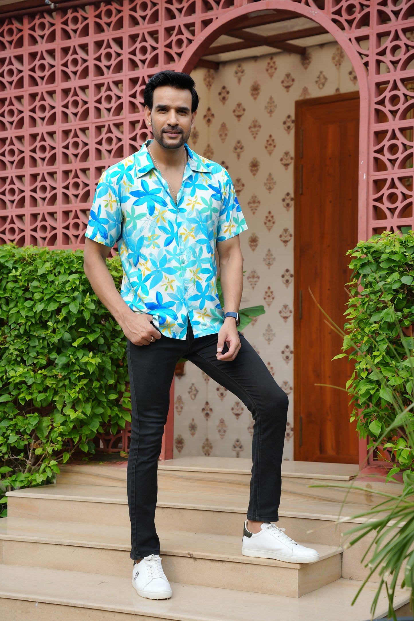 Mens Short Sleeve Beach Shirt – Pool Party and Holiday Wear