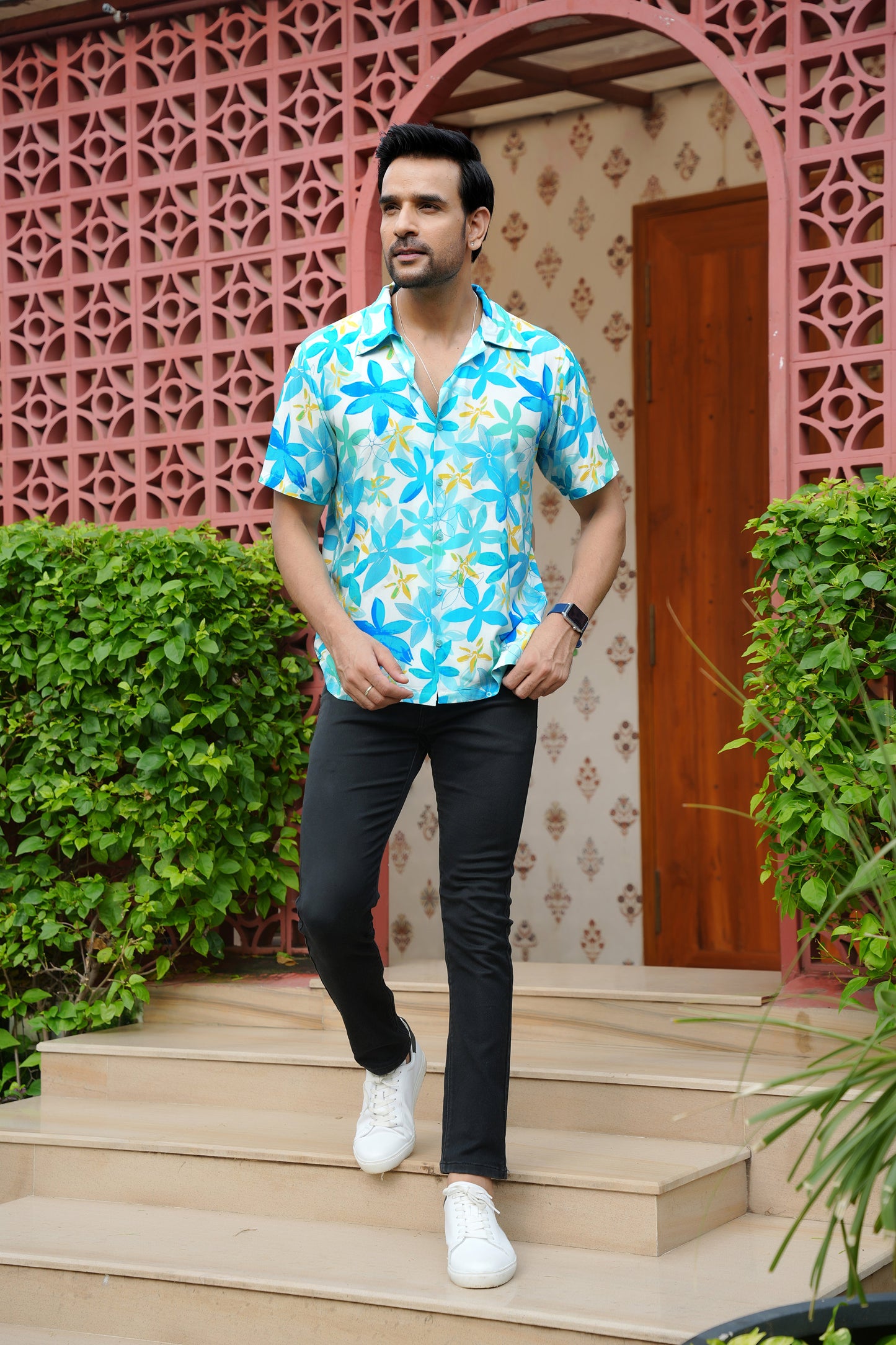 Mens Short Sleeve Beach Shirt – Pool Party and Holiday Wear