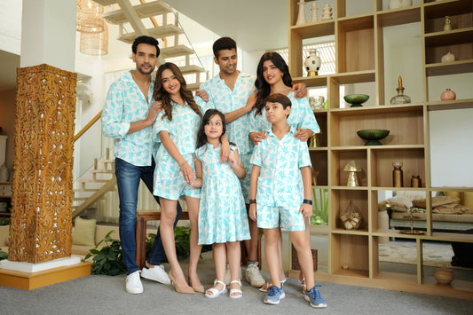 Group Matching Tropical Outfits – Coordinated Vacation Resort Wear